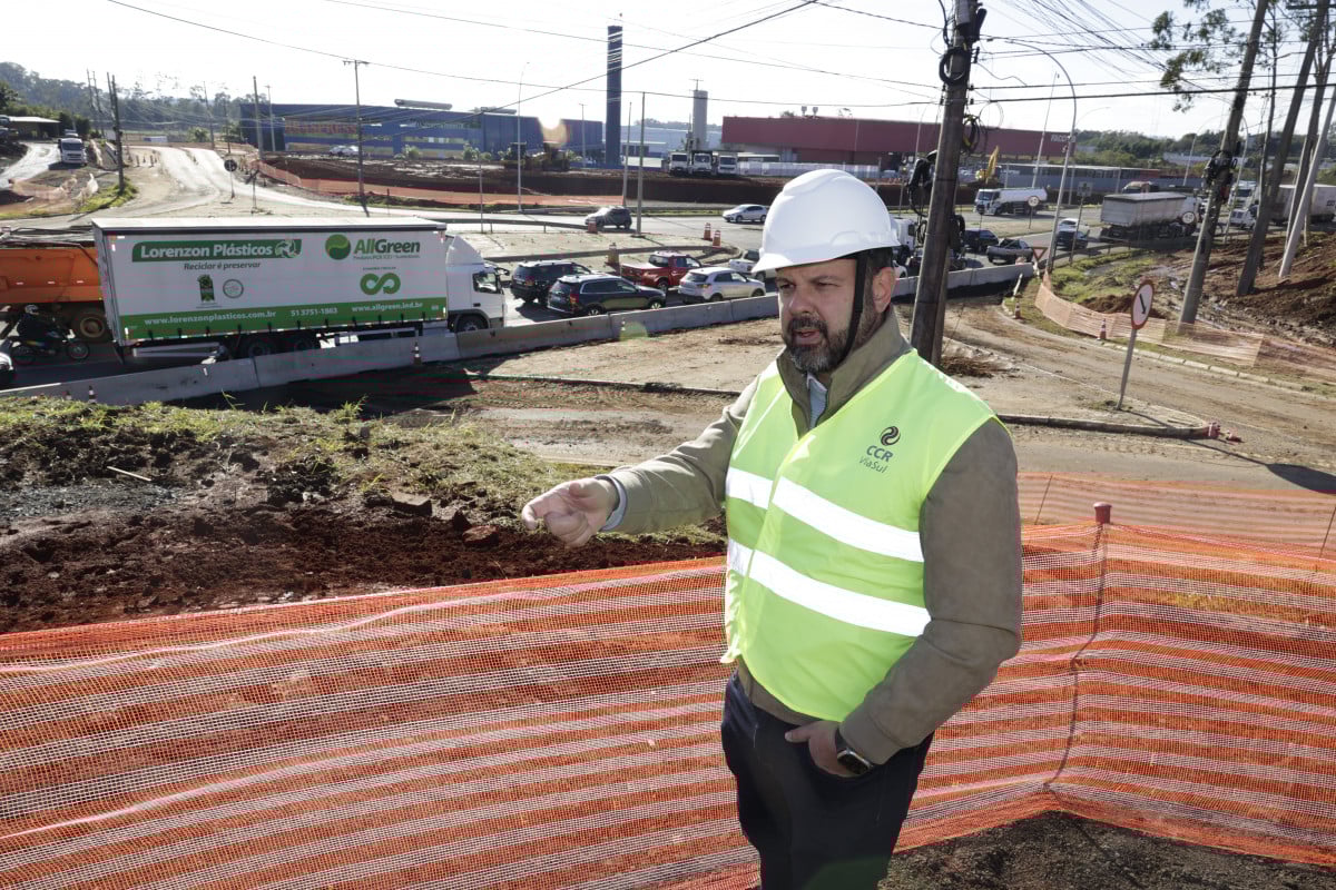 Diretor-presidente da CCR Via Sul, Fernando Henrique De Marchi, destaca investimento de R$ 110 milhões para construção dos dois viadutos | Tânia Meinerz/JC