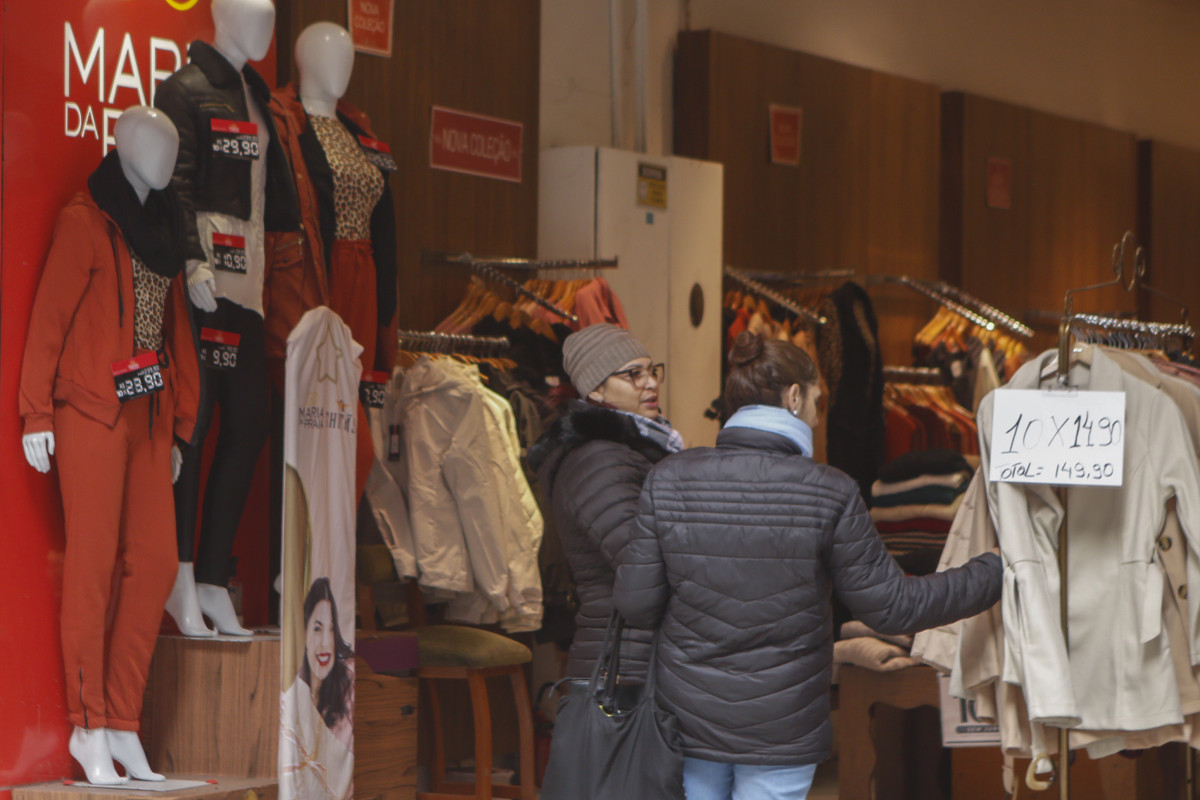 Lojas de vestu&aacute;rio s&atilde;o as que mais atraem interesse de consumidores na esta&ccedil;&atilde;o  | BRENO BAUER/JC