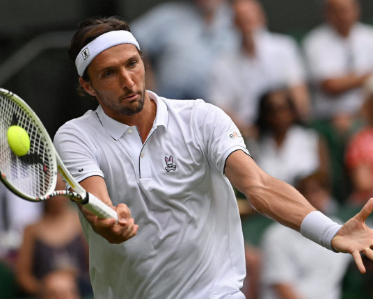 Zverev se diz 'vazio' e 'sem alegria' e admite procurar terapia após queda precoce em Wimbledon