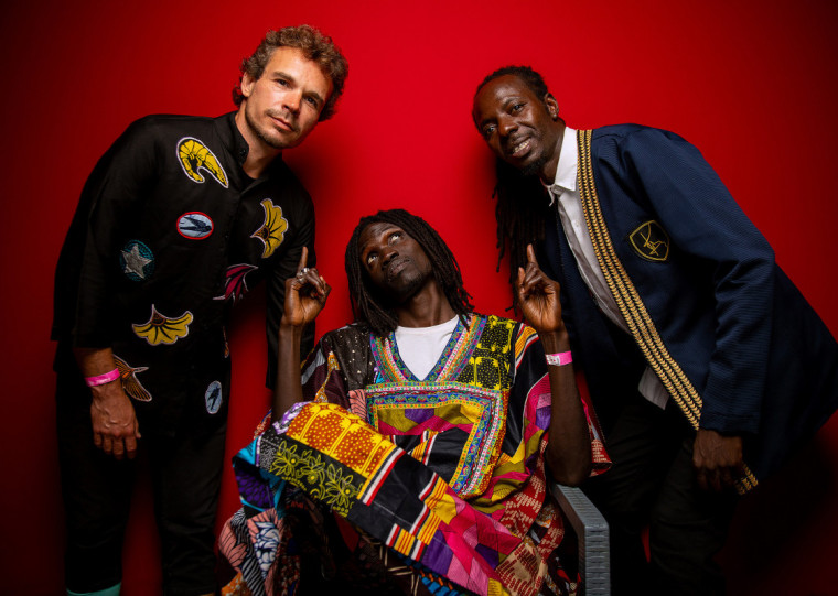 Show do trio franco-senegalês Guiss Guiss Bou Bess é atração do projeto 'Sonoridades' nesta quinta-feira (3)