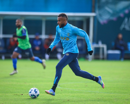 Após boas atuações em jogo-treino, Mano ganha opções para o retorno dos jogos