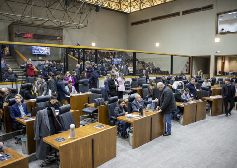 Proposta foi protocolada pela Mesa Diretora da Câmara e divide opiniões dentre os vereadores