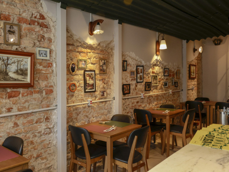 Nas paredes, fotos de fam&iacute;lias de clientes decoram o espa&ccedil;o Foto: T&Acirc;NIA MEINERZ/JC