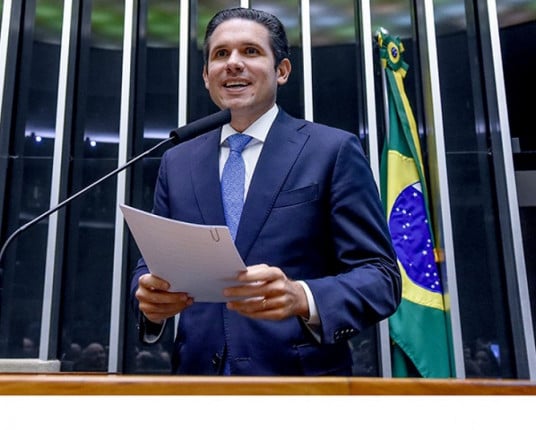 Relator da PEC 6x1 será indicado no início desta semana, diz Hugo Motta