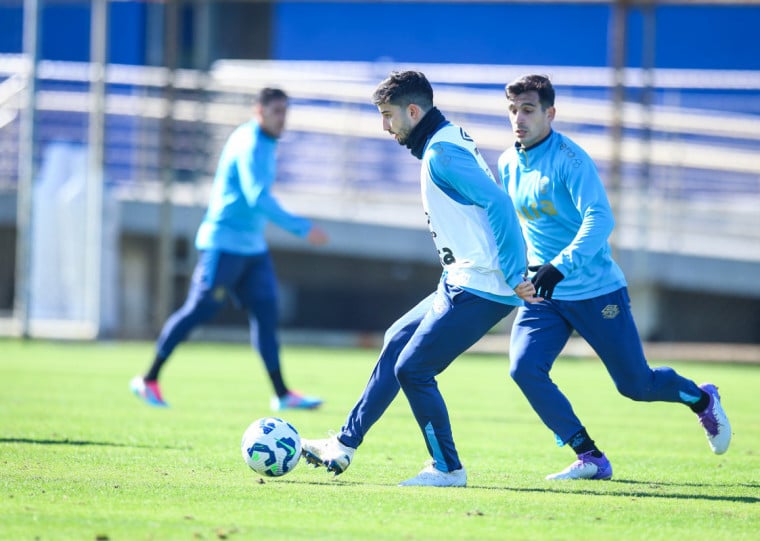  Cuéllar, Villasanti e Cristaldo devem formar o meio campo gremista contra o São José