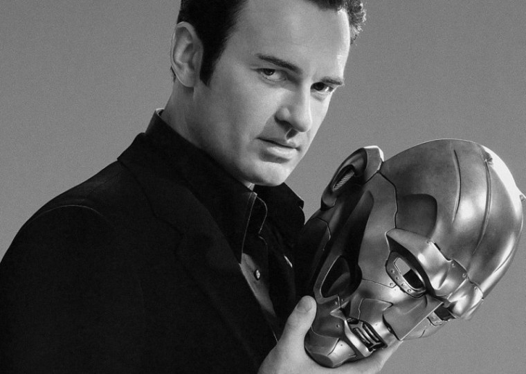 Al&eacute;m de se destacar no cinema, Julian McMahon atuou em s&eacute;ries como 'Will & Grace' e 'Nip/Tuck'