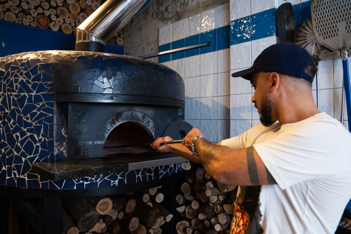 Um dos investimentos foi o forno a lenha, para manter a tradição e sabor das pizzas | GRANI PIZZERIA NAPOLETANA/DIVULGAÇÃO/JC