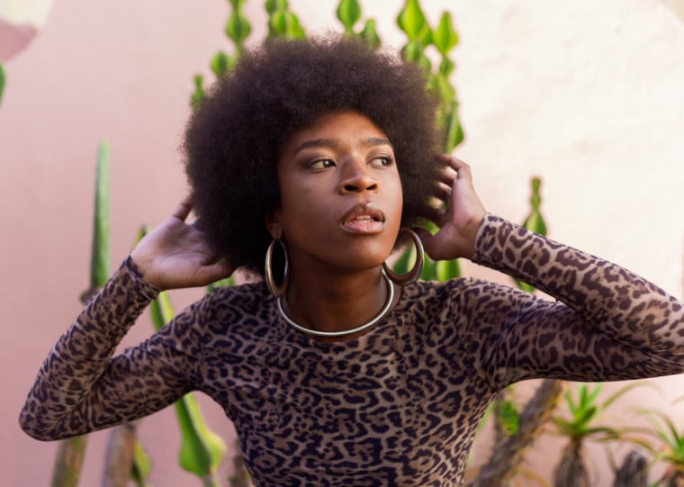 Jessie Jaz traz uma sonoridade vintage e psicodélica em sua música, inspirada nas décadas de 1960 e 1970