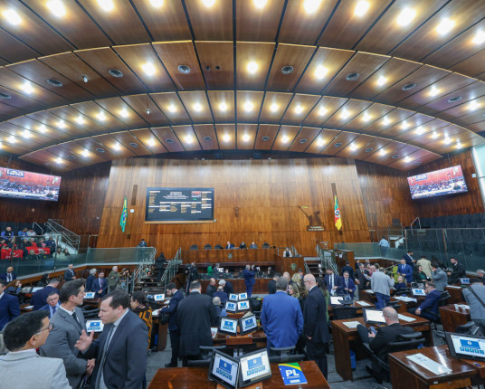 Deputados devem votar adesão do RS a programa de renegociação da dívida nesta terça (9)
