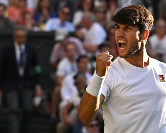 Alcaraz não dá chances a Norrie e volta à semi em Wimbledon