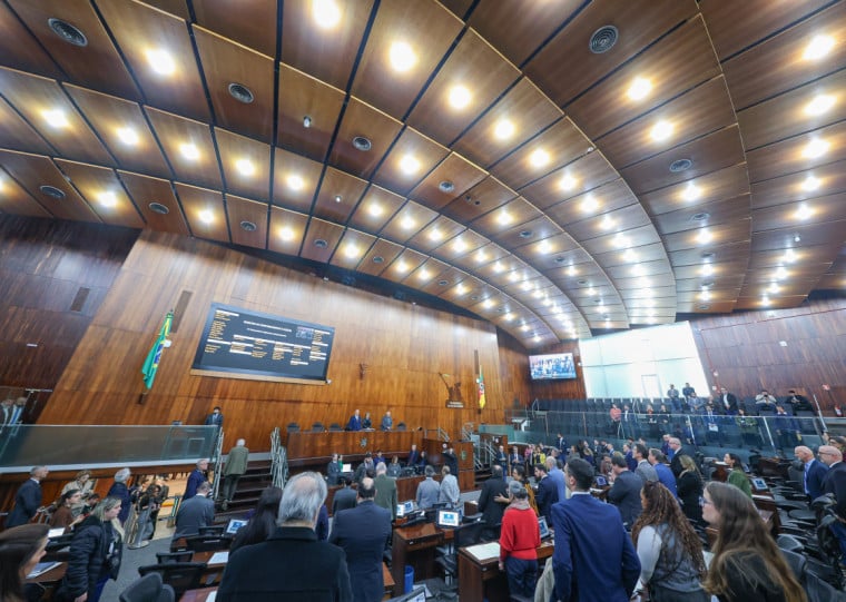 Após fim do prazo legal para alterações, plenário tem nova configuração 