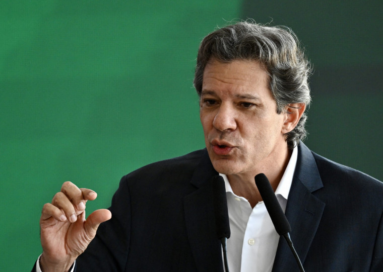 "Não há racionalidade econômica na medida que foi tomada", reforçou Haddad