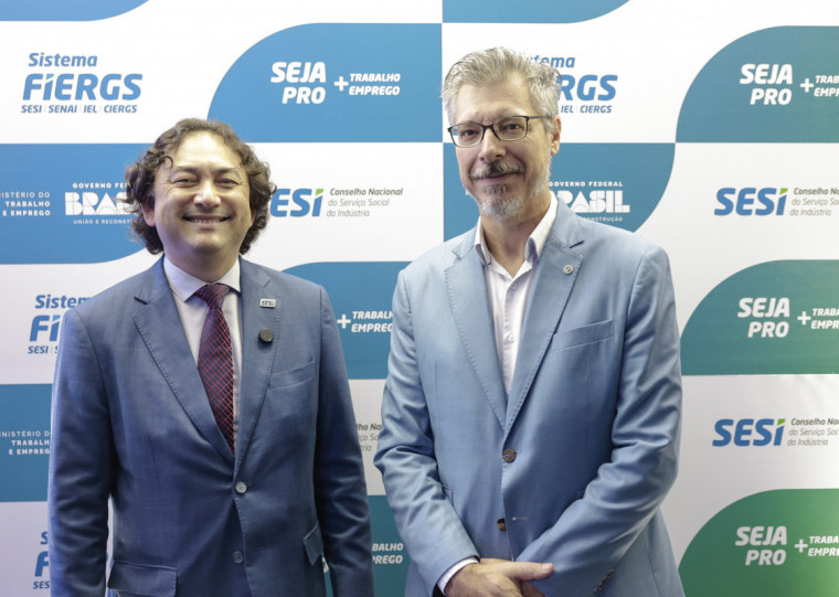 Fausto Augusto Junior, do Sesi, e Marcelo Benedito, do Ministério do Trabalho e Emprego, querem proporcionar aos jovens de 18 a 29 anos qualificação profissional com elevação da escolaridade 