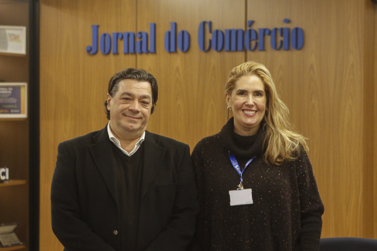 Diretor de Rela&ccedil;&otilde;es institucionais da SMS, Paulo Guimar&atilde;es, e diretora-geral do HPS, Tatiana Breyer | BRENO BAUER/JC