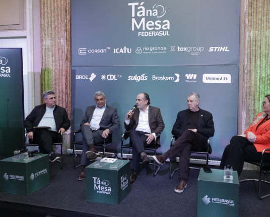 Melo e Heinze debatem sobre os empecilhos às obras de proteção às enchentes no Tá na Mesa