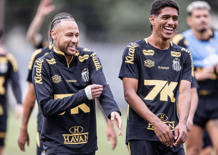 Camisa 10 treinou sem restrições e deve liderar o time na retomada da temporada