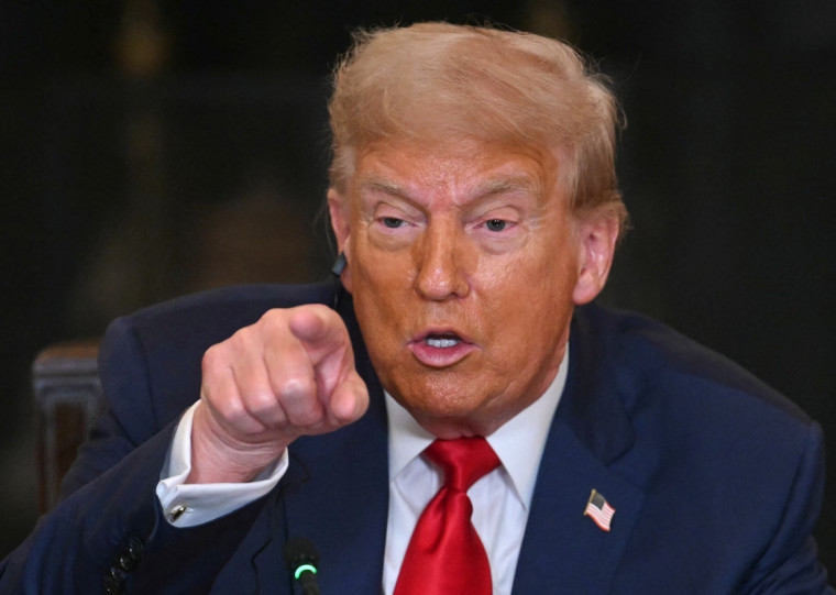 Presidente norte-americano citou Bolsonaro para justificar taxação