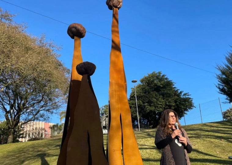 Com cerca de cinco metros de altura, monumento feito por Karem Jacobs é feito a partir de ferro e aço