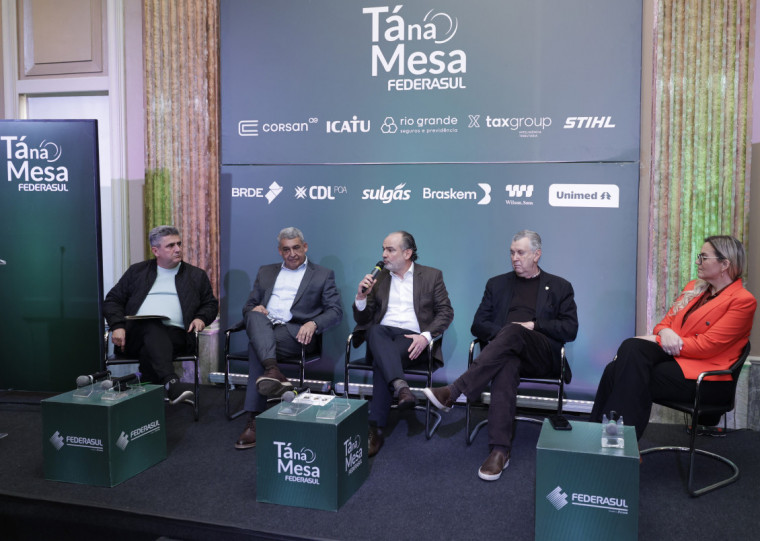 Sousa Costa (c) conduziu encontro com Brito, de Taquari; Melo, da Capital; Juliana, de Eldorado, e senador Heinze