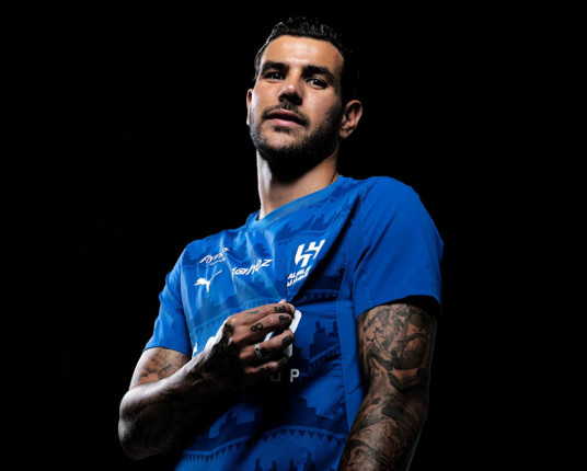 Al-Hilal anuncia a chegada do lateral-esquerdo Theo Hernández junto ao Milan
