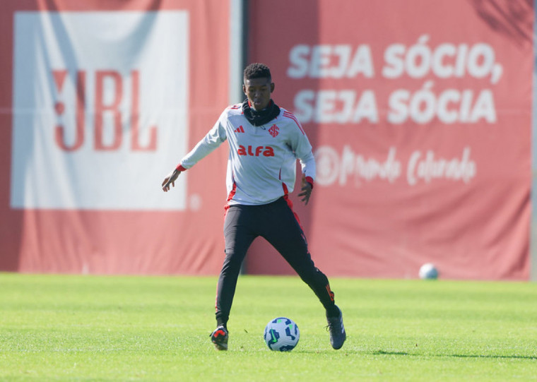 Vitão está liberado para jogar depois de efeito suspensivo concedido pelo STJD