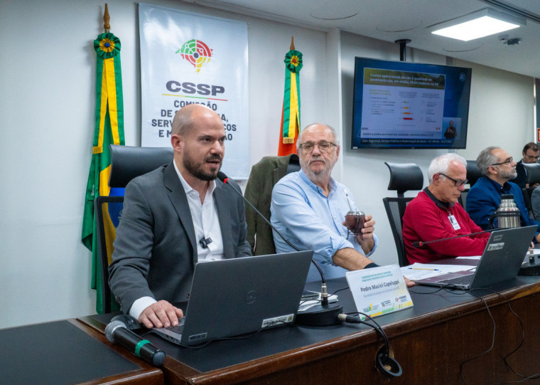 Secretário de Reconstrução, Pedro Capeluppi compareceu à Assembleia nesta quinta (10)