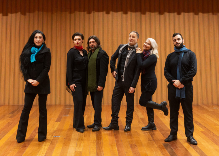 A adaptação integrada no show pocket tem curadoria de Flávio Leite, presidente da Companhia de Ópera do RS, direção cênica de Rosimari Oliveira e direção musical do pianista Eduardo Knob.