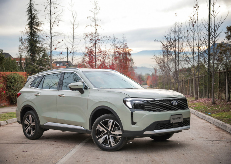 Aplicativo permite dar partida remota, travar e abrir as portas, entre outras funcionalidades