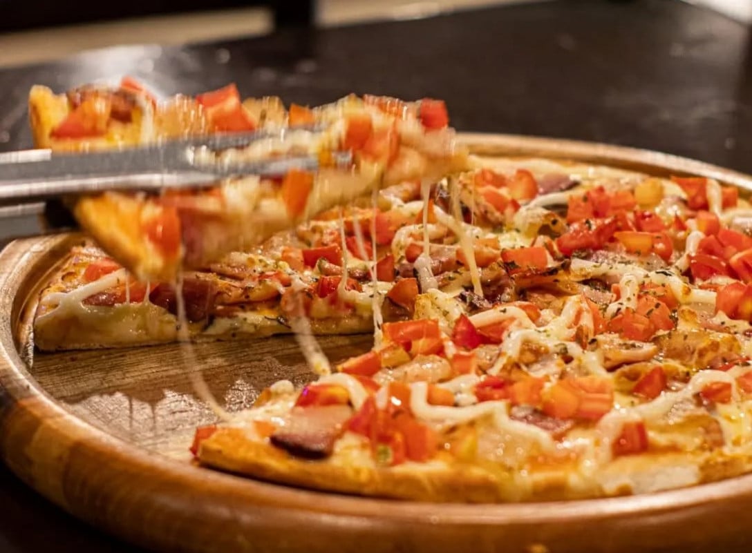 A pizzaria oferece mais de 30 sabores e diferentes preços | CHEIRO VERDE/REPRODUÇÃO/JC