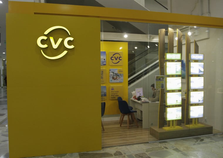 Receita líquida da CVC recuou 1,2% ano contra ano ao somar R$ 362,1 milhões no quarto trimestre de 2025