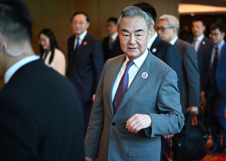 Wang Yi, ministro das Relações Exteriores chinês, ressaltou que países são parceiros importantes de diálogo