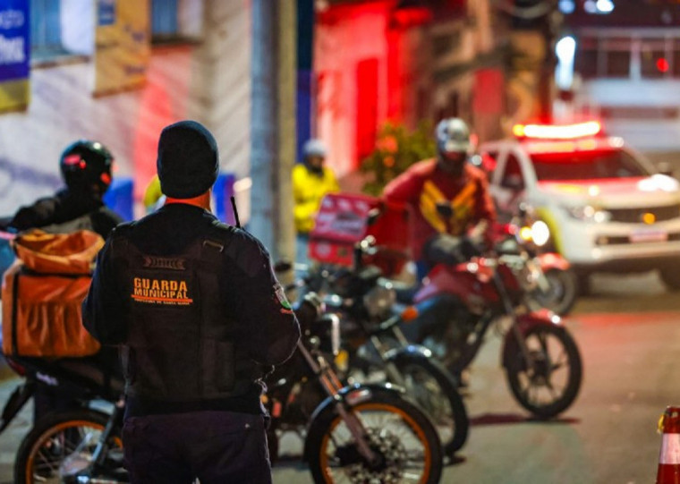 Ação coordenada pelos agentes mira veículos com irregularidades