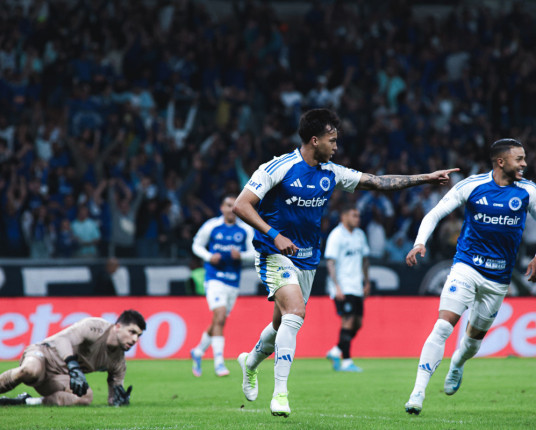 Grêmio é dominado pelo Cruzeiro e perde de goleada no retorno ao Brasileirão
