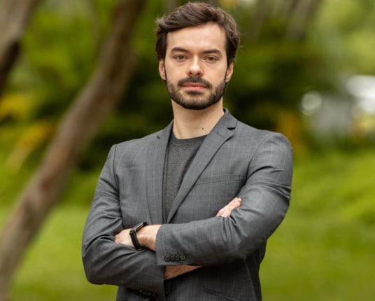 Tarifa prejudica tanto o Brasil quanto os EUA, avalia professor João Jung, de Relações Internacionais