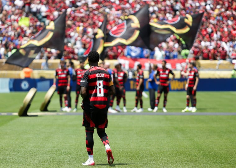 Pele Rubro-Negro, o meia conquistou títulos como Libertadores, Campeonato Brasileiro e Copa do Brasil