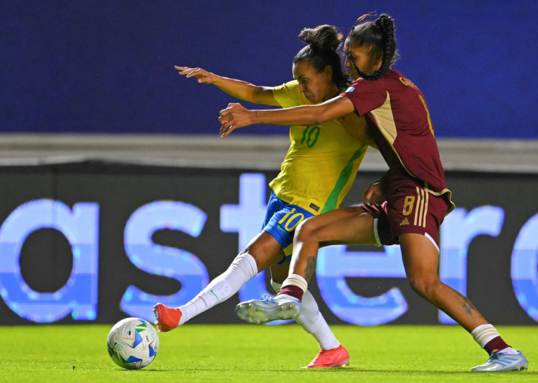 Com Marta começando o jogo entre as onze titulares, o Brasil confirmou seu favoritismo