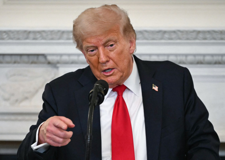 Presidente diz que acordo beneficiará fabricantes norte-americanos de veículos e empresas de tecnologia