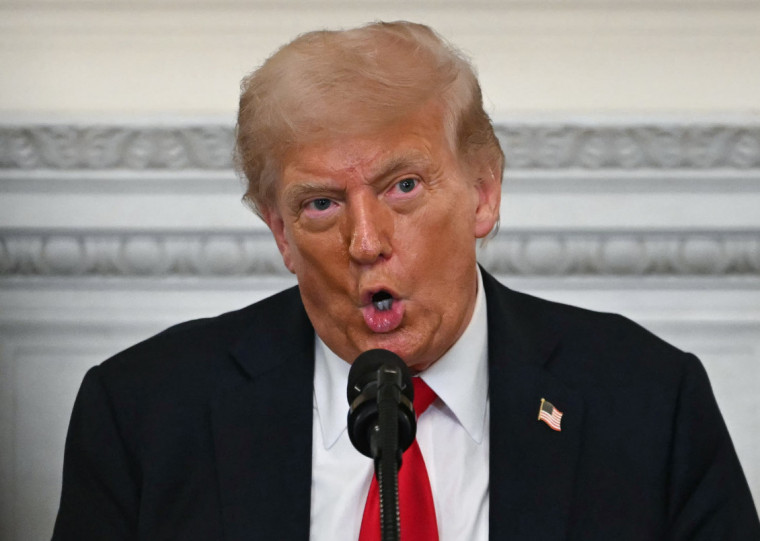 Segundo Trump, o acordo criará centenas de milhares de empregos e o Japão abrirá o país para o comércio