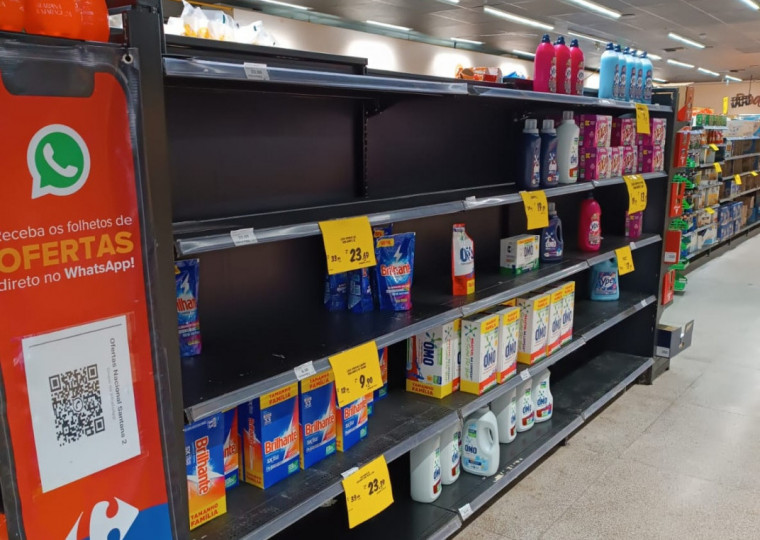 Prateleiras vazias marcam os últimos dias de operação como Nacional no bairro Santana