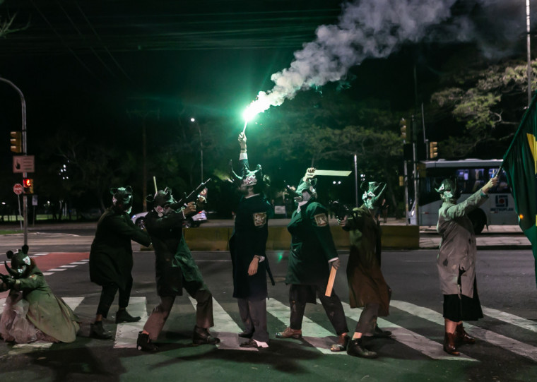 Vencedor do Prêmio Açorianos 2025 em sete categorias, espetáculo 'Rhinocerontes', da Cia. Teatrofídico, é atração desta sexta-feira (25), na Mostra Movimenta Cena Sul