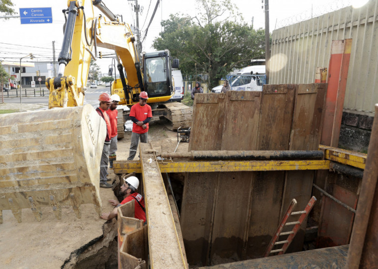 Obras realizadas pelo Dmae deixam metade da popula&ccedil;&atilde;o da Capital sem &aacute;gua
