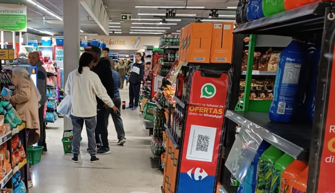 Clientes lotam loja atrás de produtos com ofertas e maiores descontos antes de fechamento | MYRTA FUNCK/DIVULGAÇÃO/JC