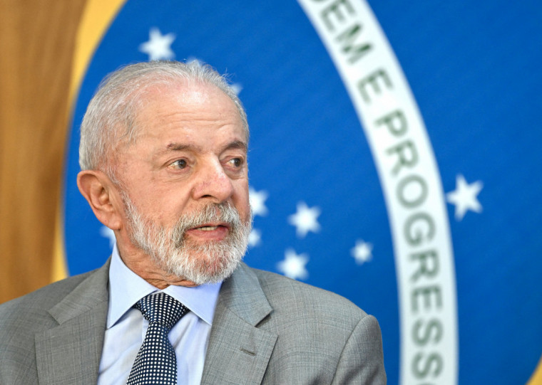 "Quem define os rumos do Brasil são os brasileiros e suas instituições", disse Lula