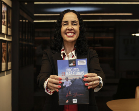 Atleta que correu 52 maratonas em 2024 mantém projetos ousados para o futuro