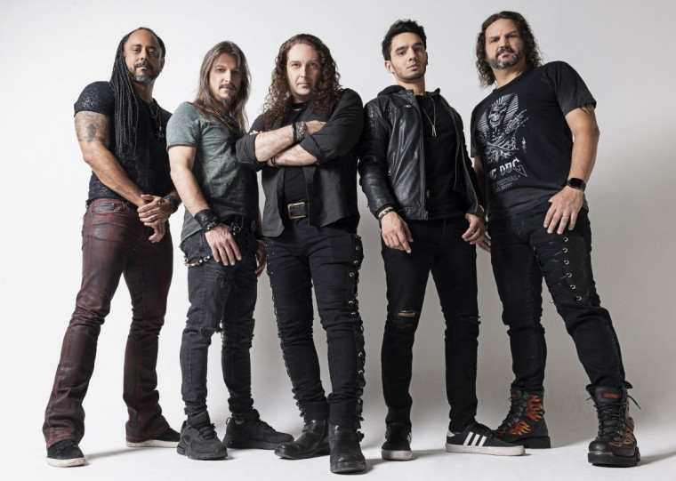 Gigante do heavy metal brasileiro, Angra est&aacute; encerrando turn&ecirc; que celebra os 20 anos do &aacute;lbum Temple of Shadows