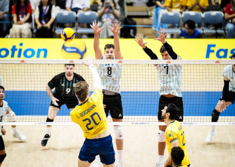 A seleção mostrou força nos momentos decisivos e fechou a partida em 3 sets a 1