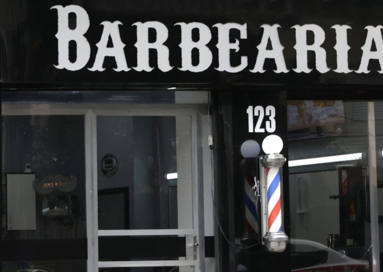 O Barber Pole, ou em português, o poste de barbeiro, é um dos símbolos mais clássicos das barbearias ao redor do mundo.
 PG3