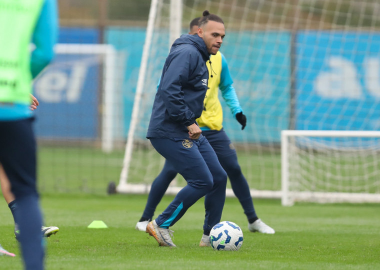 Braithwaite deve retornar ao grupo dos titulares contra o Cruzmaltino