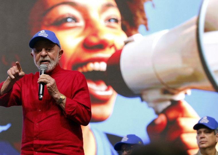 Presidente critica novamente a sobretaxação e afirma que não recebeu respostas do governo de Trump