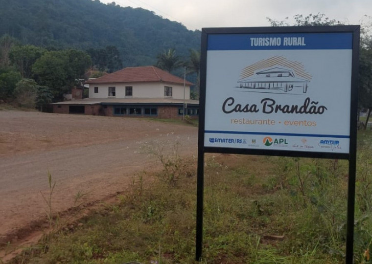 Iniciativa foi escolhida através da Consulta Popular e contemplou 20 empreendimentos com a sinalização